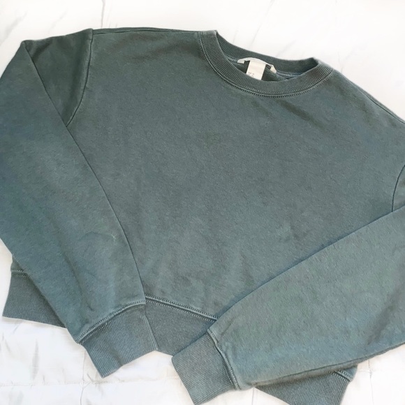 H&M OLIVE SHORT SWEATSHIRT - Picture 2 of 2